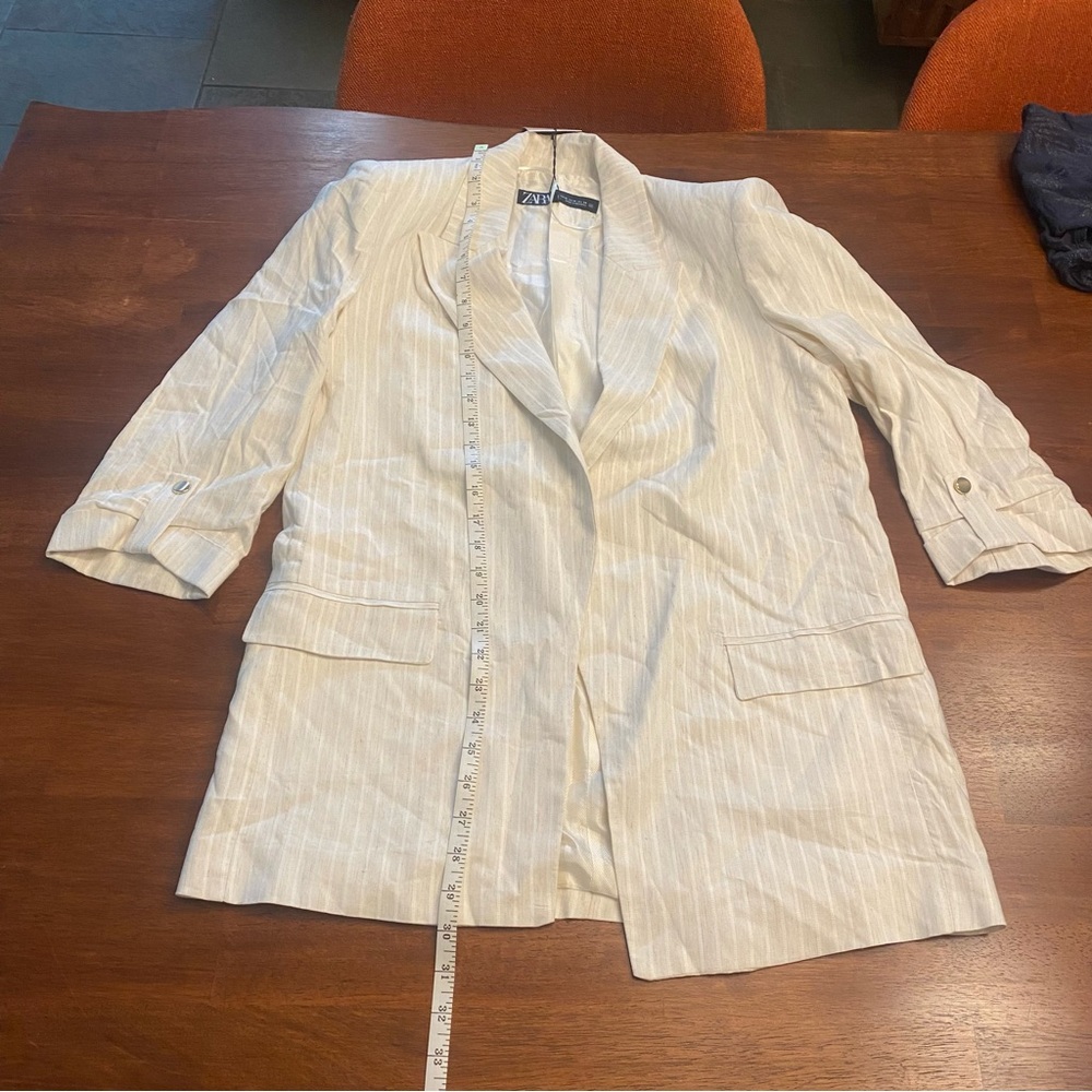 Zara Cream Blazer with Notched Lapels and Pinstripe Pattern